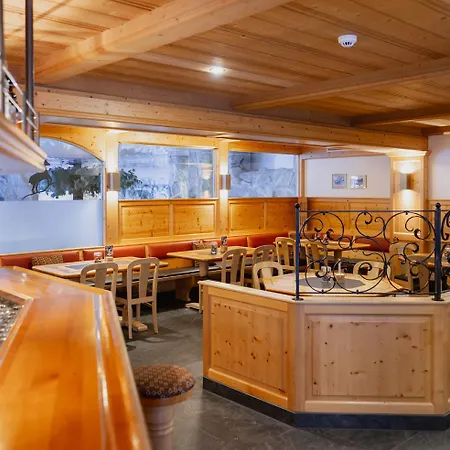 ホテル Alpenresort Eienwaeldli