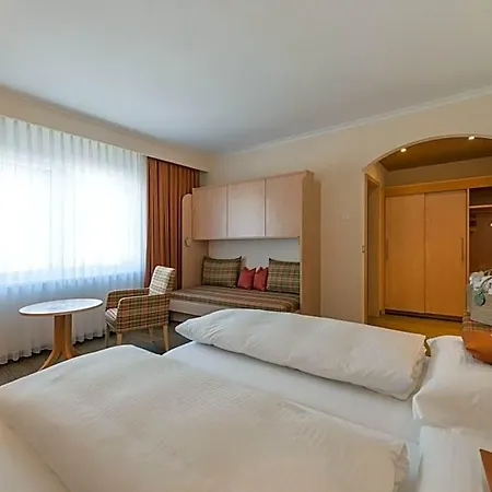 ホテル Alpenresort Eienwaeldli