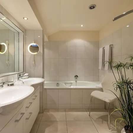 Alpenresort Eienwaeldli Готель 3*