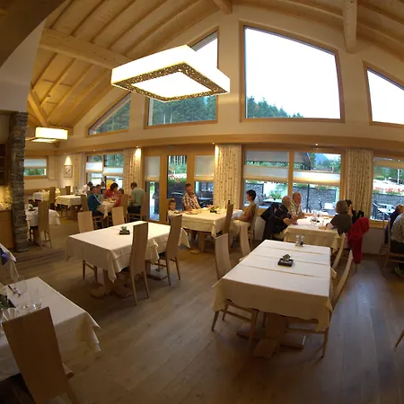 Alpenresort Eienwaeldli מלון 3*