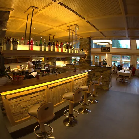 Alpenresort Eienwaeldli מלון אנגלברג