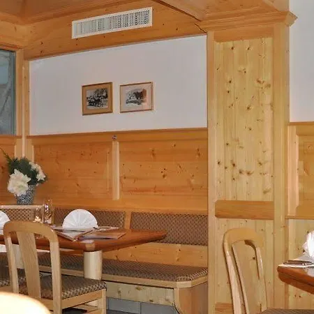 ホテル Alpenresort Eienwaeldli